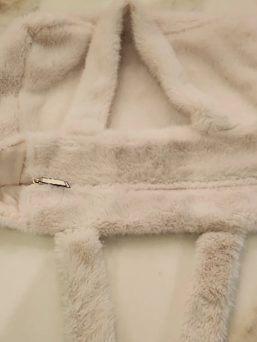 Victorias Secret Faux-Fur Tote Bag in Cream with Embossed VS Logo. Big!